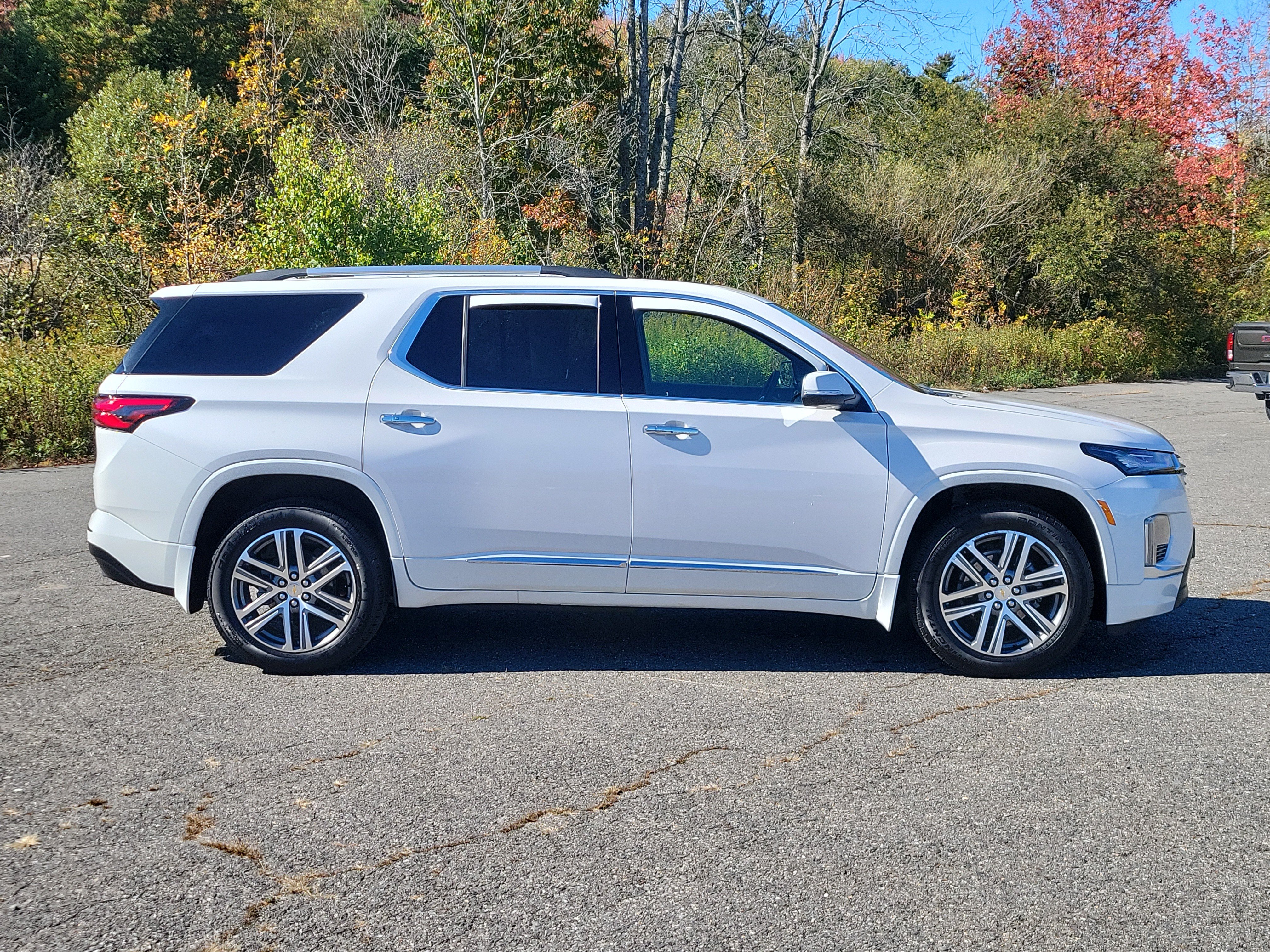 Used 2023 Chevrolet Traverse High Country w/ LPO, Floor Liner Package AWD/4WD image 4