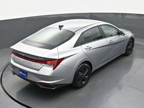 Used 2023 Hyundai Elantra SEL w/ Preferred Accessory Package image 28