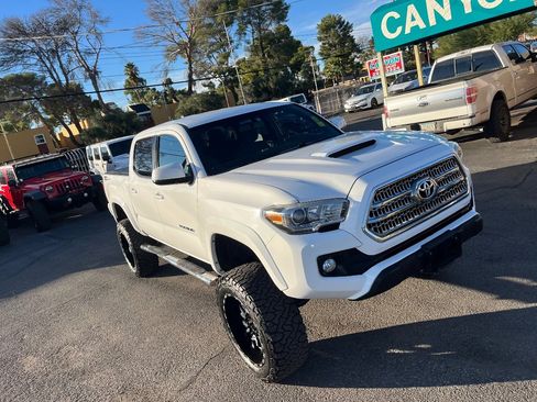 Used 2016 Toyota Tacoma TRD Sport image 46