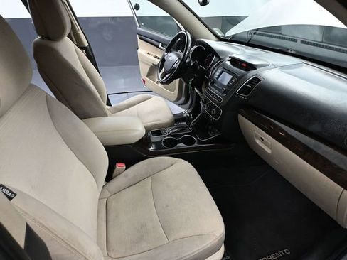 Used 2015 Kia Sorento LX image 47