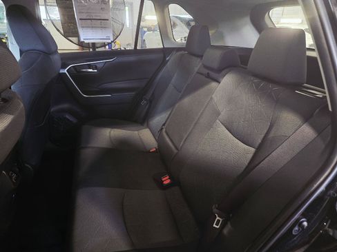 Used 2022 Toyota RAV4 XLE AWD/4WD image 24