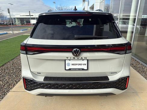 New 2026 Volkswagen Tiguan SE R-Line image 5