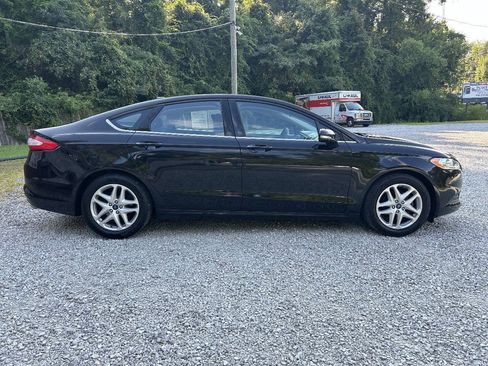 Used 2016 Ford Fusion SE FWD image 6