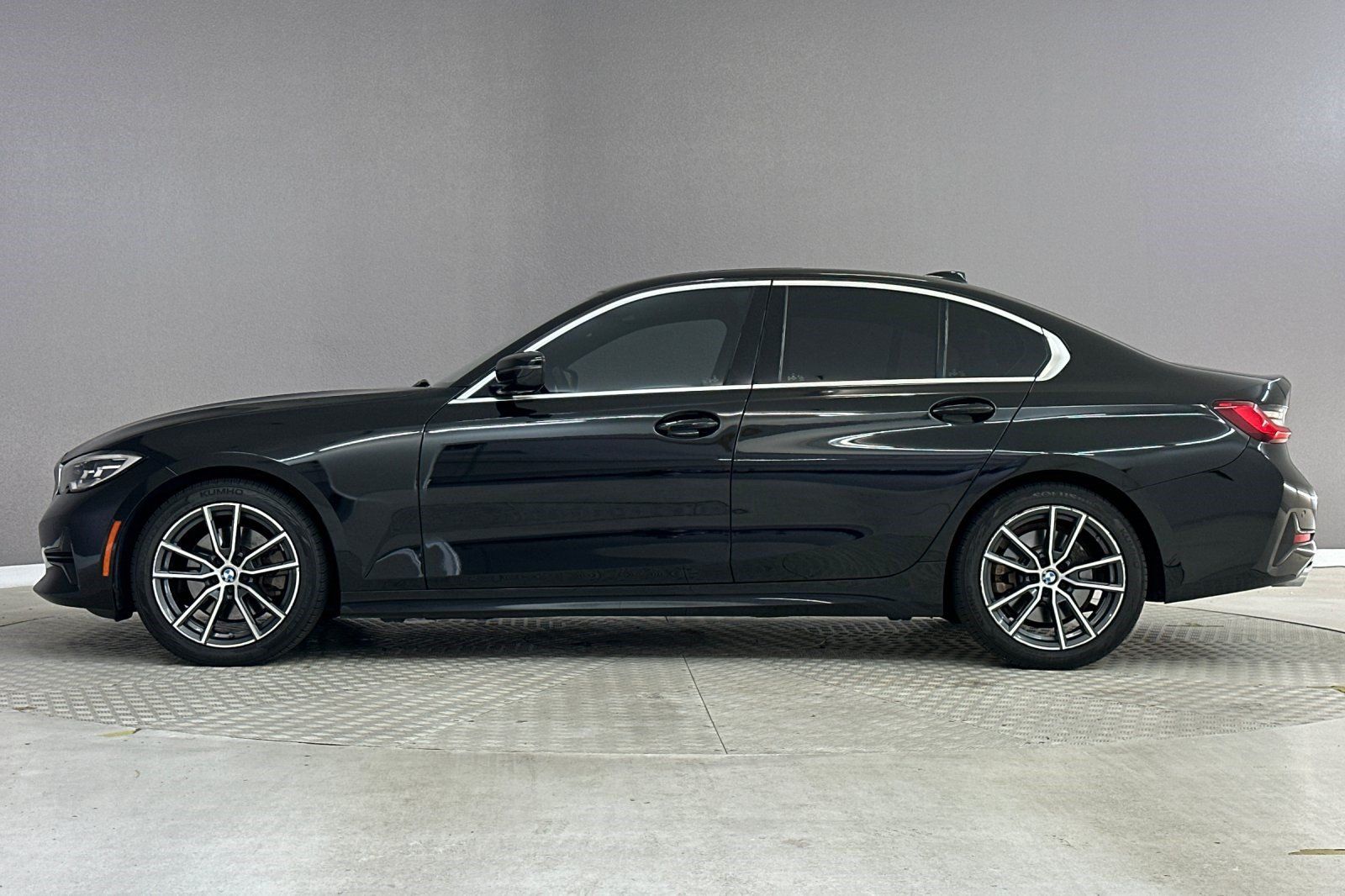 Used 2019 BMW 330i Sedan w/ Convenience Package RWD image 2