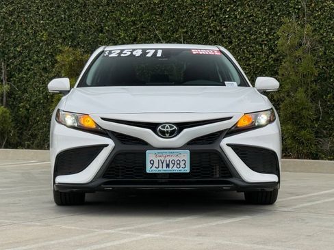 Used 2024 Toyota Camry SE FWD image 3