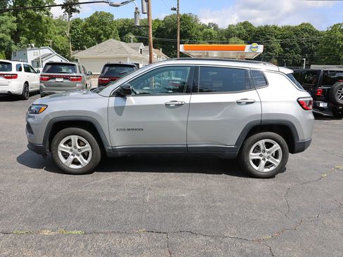 Used 2023 Jeep Compass Latitude AWD/4WD image 4