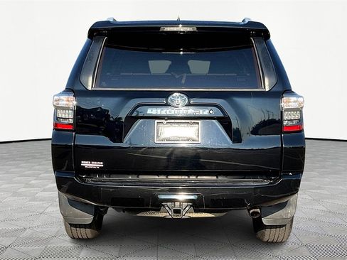 Used 2018 Toyota 4Runner SR5 Premium image 4