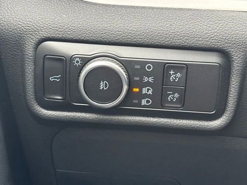 Used 2023 Ford Explorer XLT w/ Equipment Group 202A AWD/4WD image 26