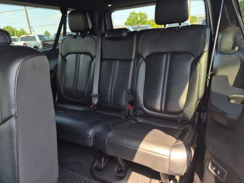 Certified 2024 Jeep Wagoneer L Series II w/ Flexible Seating Group RWD image 28