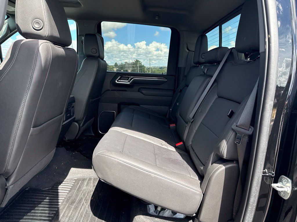 Used 2025 Chevrolet Silverado 2500 LTZ w/ Trail Boss Package AWD/4WD image 9