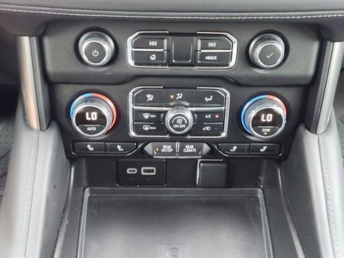 Used 2024 Chevrolet Tahoe Z71 w/ Luxury Package AWD/4WD image 19