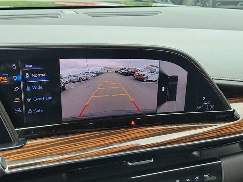 Used 2021 Cadillac Escalade Premium Luxury AWD/4WD image 29