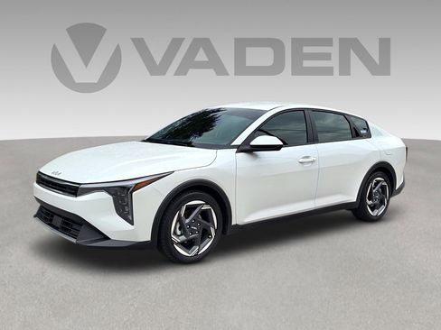 Used 2025 Kia K4 EX FWD image 1