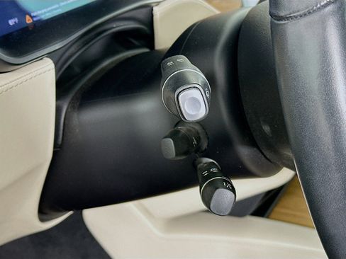 Used 2019 Tesla Model X 75D image 16