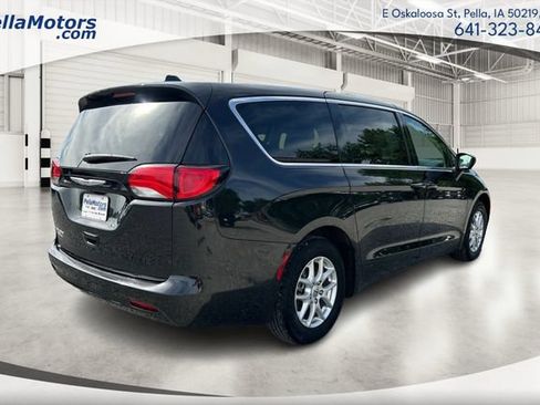 Used 2023 Chrysler Voyager LX FWD image 3