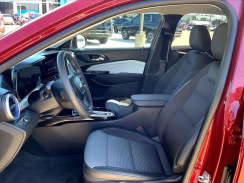 Certified 2024 Chevrolet Trax LT image 8