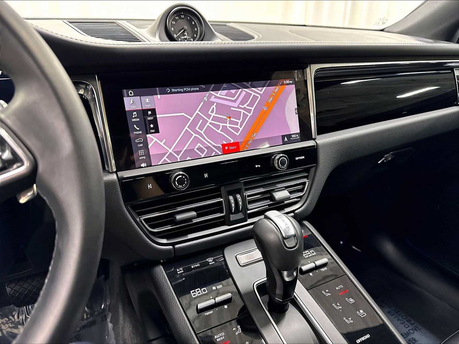 Used 2026 Porsche Macan AWD/4WD image 19