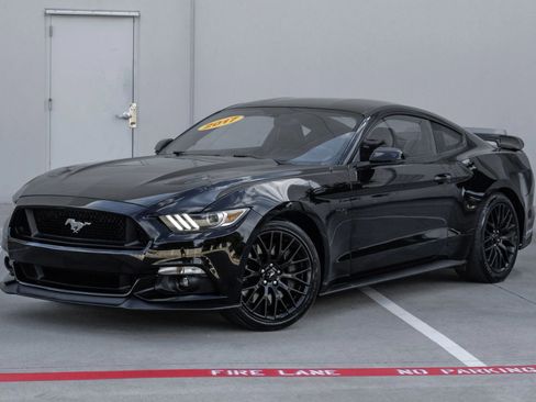 Used 2017 Ford Mustang GT Premium w/ GT Performance Package RWD image 6