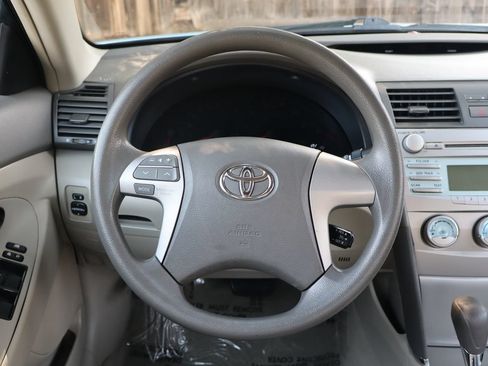 Used 2009 Toyota Camry LE FWD image 18
