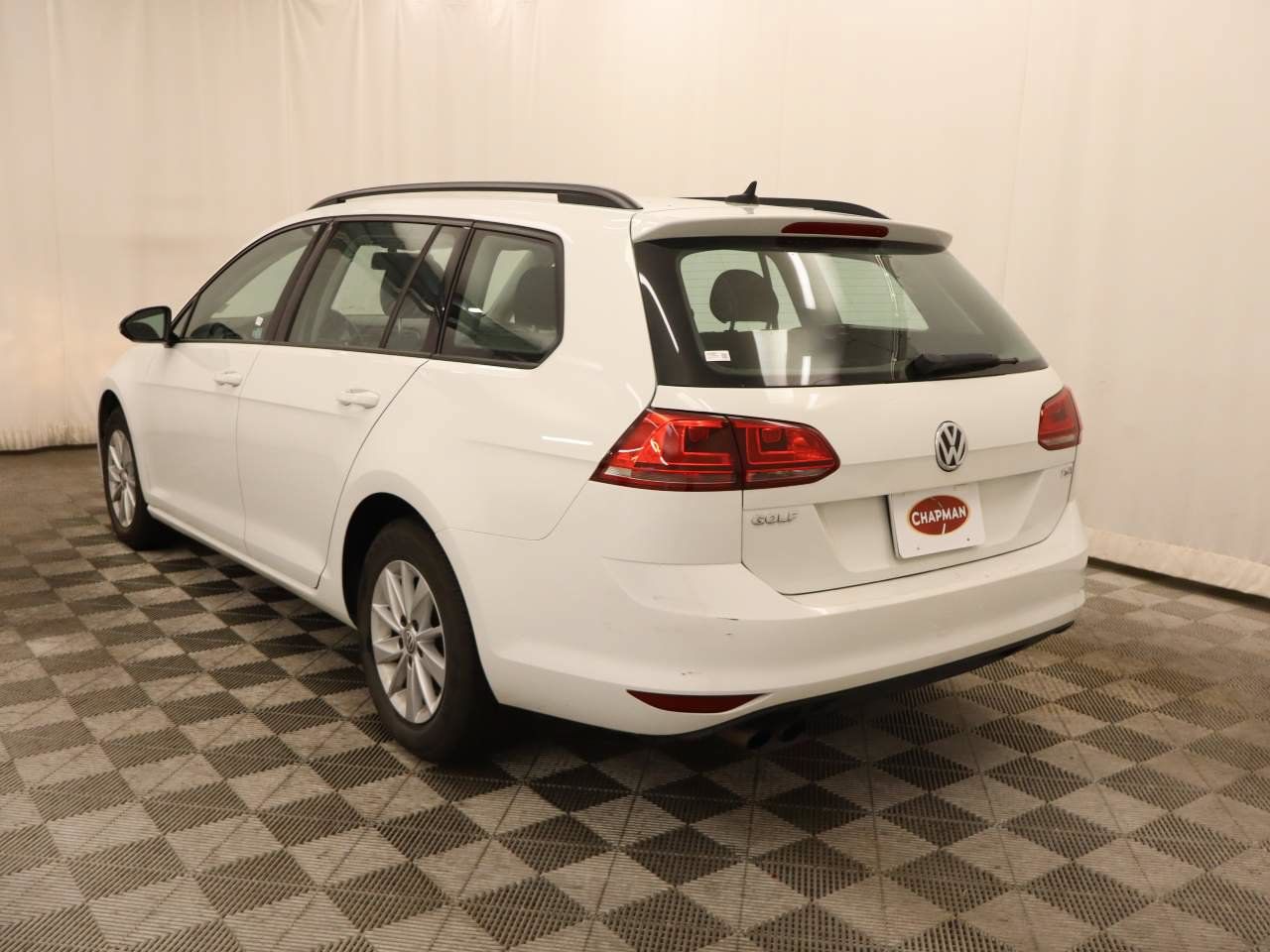 Used 2017 Volkswagen Golf S FWD image 3