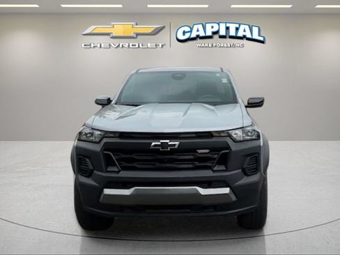 Used 2024 Chevrolet Colorado Trail Boss w/ Technology Package AWD/4WD image 8