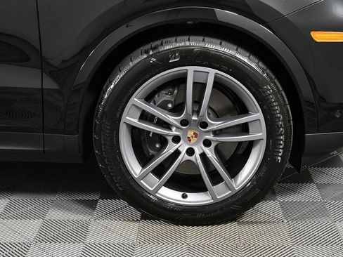 Used 2025 Porsche Cayenne Coupe image 42