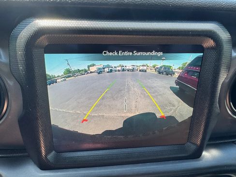 Used 2022 Jeep Wrangler Sport AWD/4WD image 8