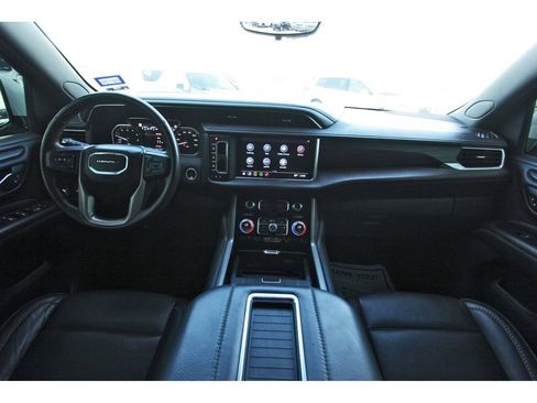 Used 2021 GMC Yukon Denali w/ Denali Premium Package image 9