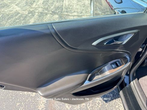 Used 2018 Chevrolet Malibu Premier w/ Driver Confidence Package FWD image 9