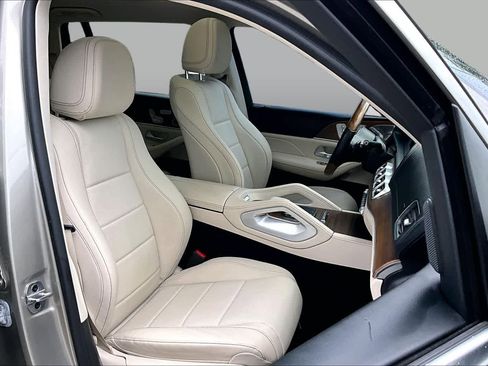 Used 2022 Mercedes-Benz GLS 450 4MATIC image 9