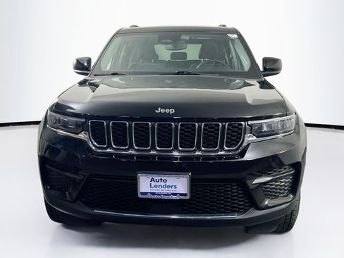 Used 2023 Jeep Grand Cherokee Laredo AWD/4WD image 2