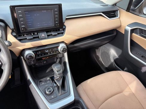 Used 2019 Toyota RAV4 LE image 23