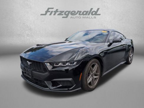 Used 2024 Ford Mustang Coupe RWD image 3