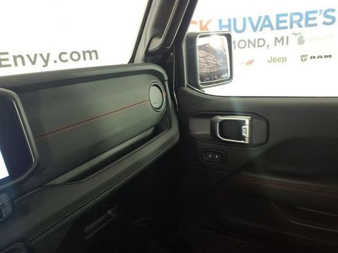 Used 2025 Jeep Gladiator Rubicon AWD/4WD image 24