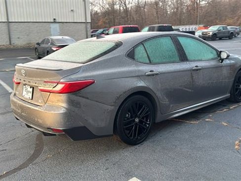 Used 2025 Toyota Camry SE image 29