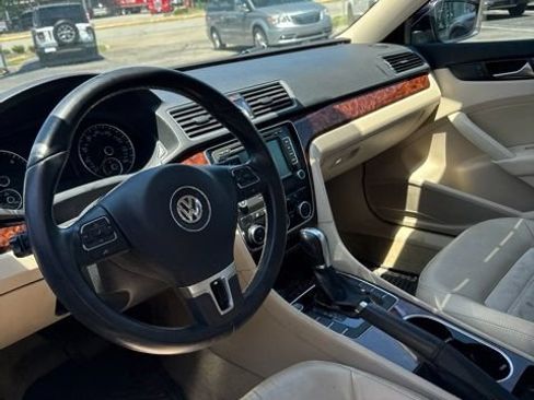 Used 2013 Volkswagen Passat TDI SEL Premium FWD image 20