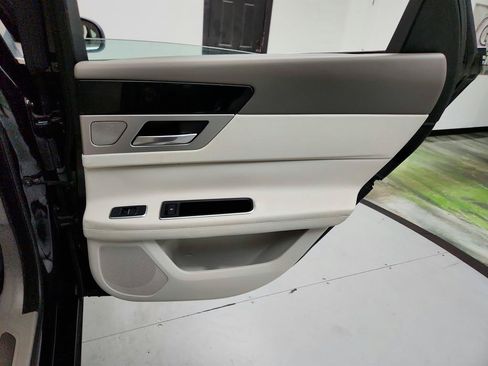Used 2016 Jaguar XF Prestige RWD image 30