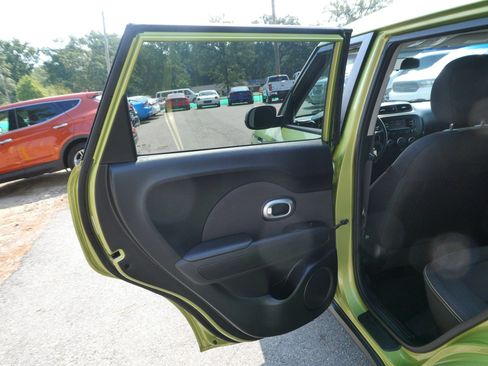 Used 2016 Kia Soul + FWD image 25