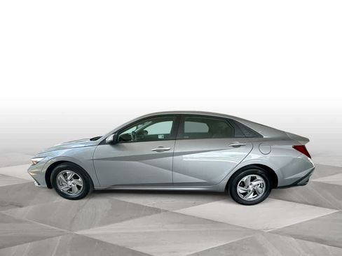 Used 2025 Hyundai Elantra SE FWD image 5