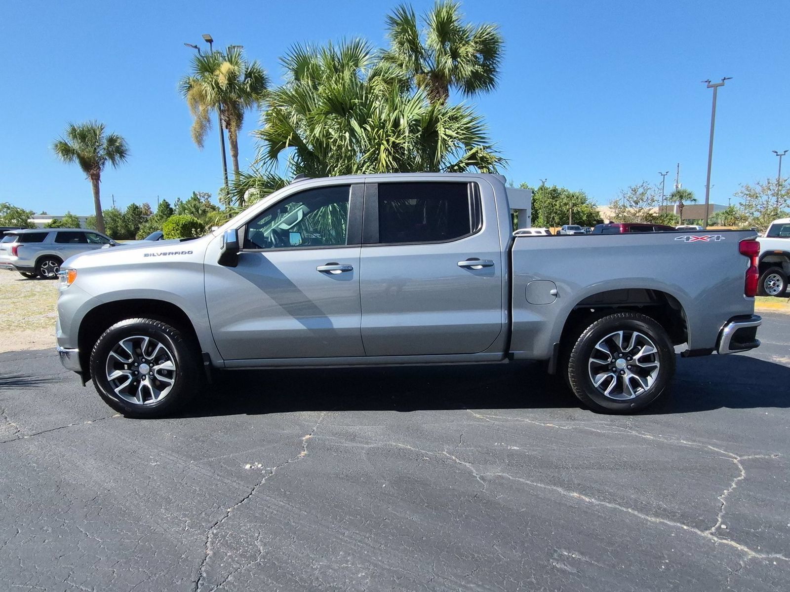 Used 2023 Chevrolet Silverado 1500 LT AWD/4WD image 9