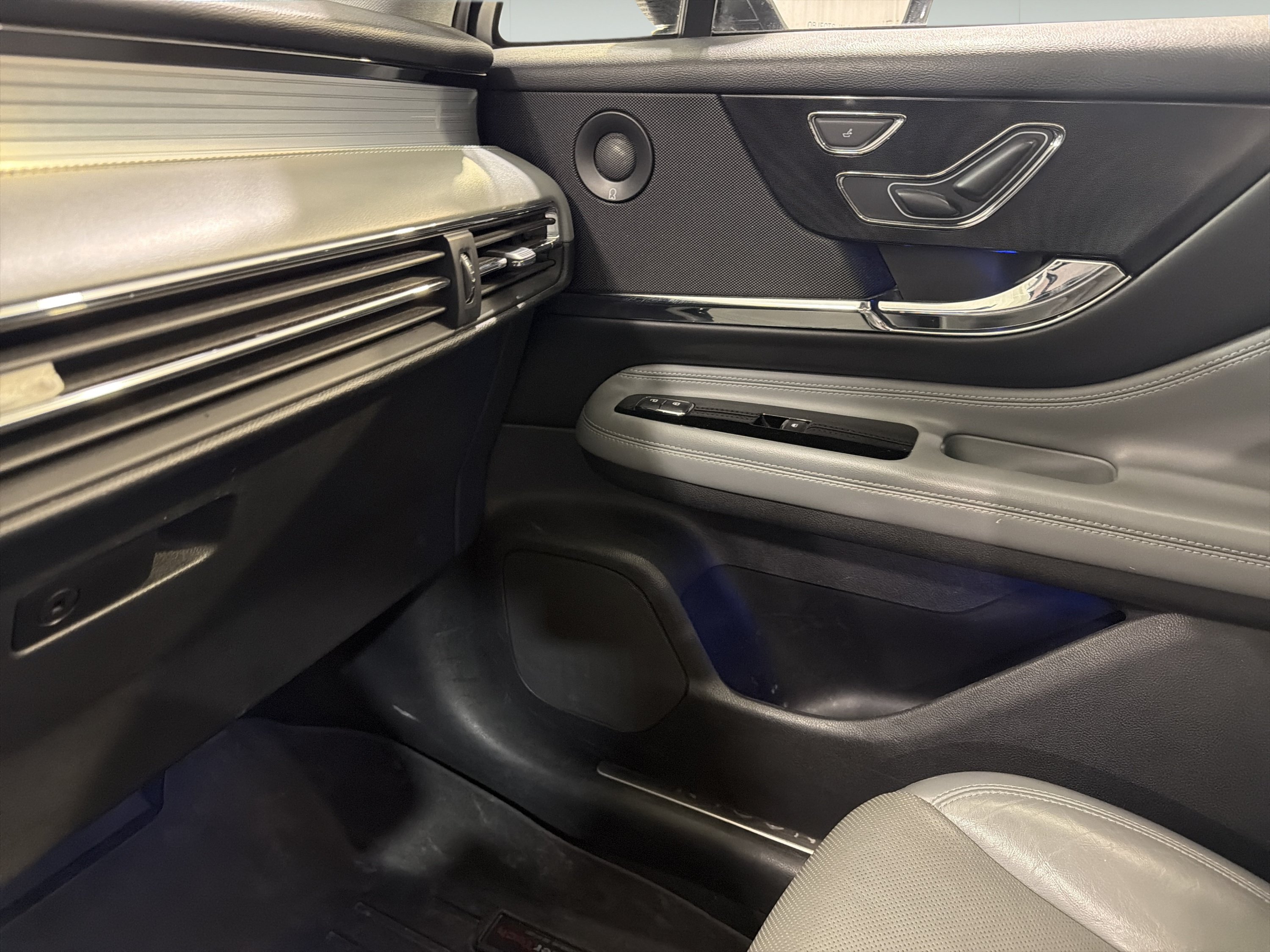 Used 2020 Lincoln Corsair Reserve w/ Elements Package FWD image 19