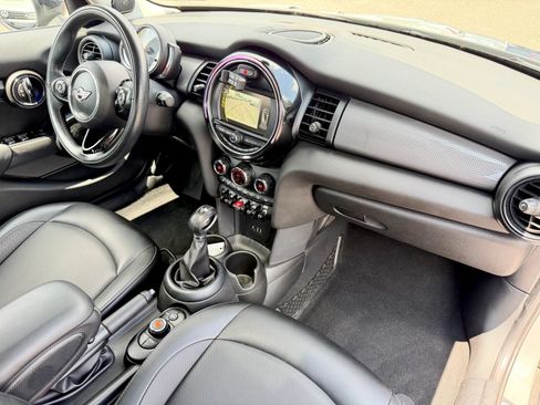Used 2018 MINI Cooper 4-Door Hardtop w/ Premium Package FWD image 40