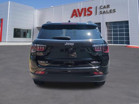 Used 2025 Jeep Compass Latitude AWD/4WD image 7