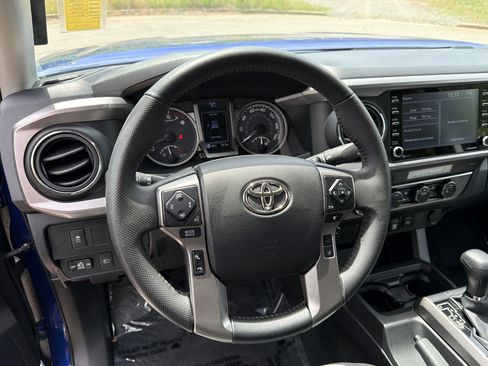 Used 2022 Toyota Tacoma SR5 AWD/4WD image 23