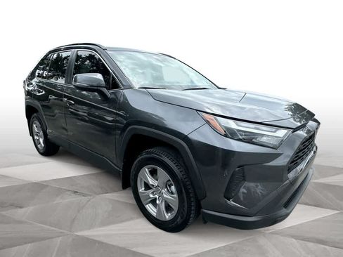 Used 2025 Toyota RAV4 XLE AWD/4WD image 2