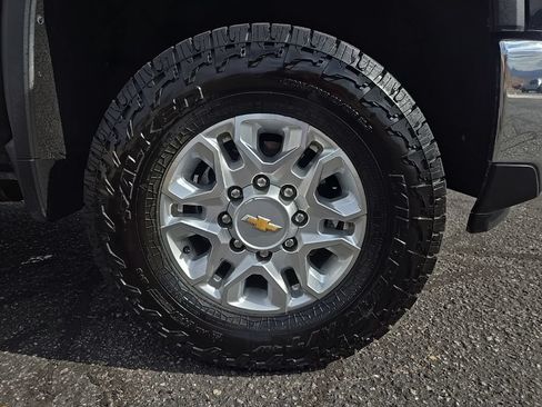 Used 2024 Chevrolet Silverado 2500 LTZ w/ LTZ Convenience Package AWD/4WD image 10