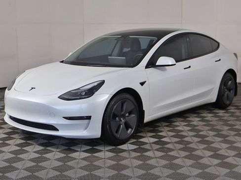 Used 2023 Tesla Model 3 Standard Range image 8