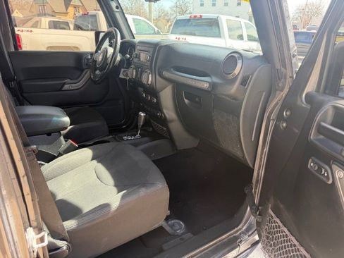 Used 2018 Jeep Wrangler Unlimited Sport S AWD/4WD image 14