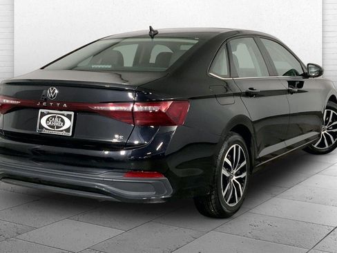 Used 2025 Volkswagen Jetta SE FWD image 13
