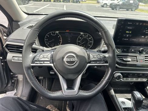 Used 2023 Nissan Altima 2.5 SR w/ SR Premium Package FWD image 13